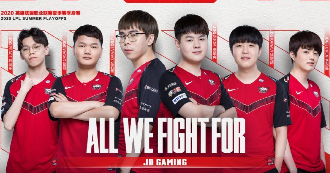 其中扮演了 其中扮演了